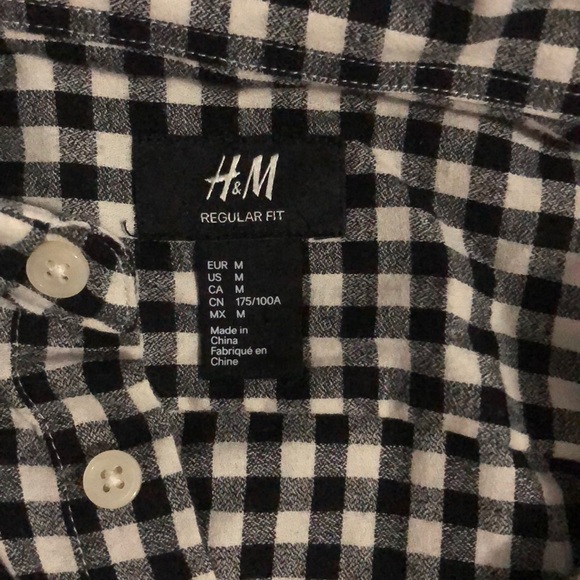 Button down - Picture 2 of 3